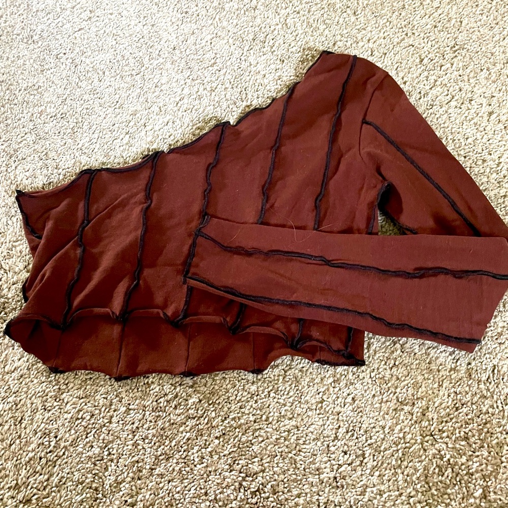 Cute one shoulder crop top!